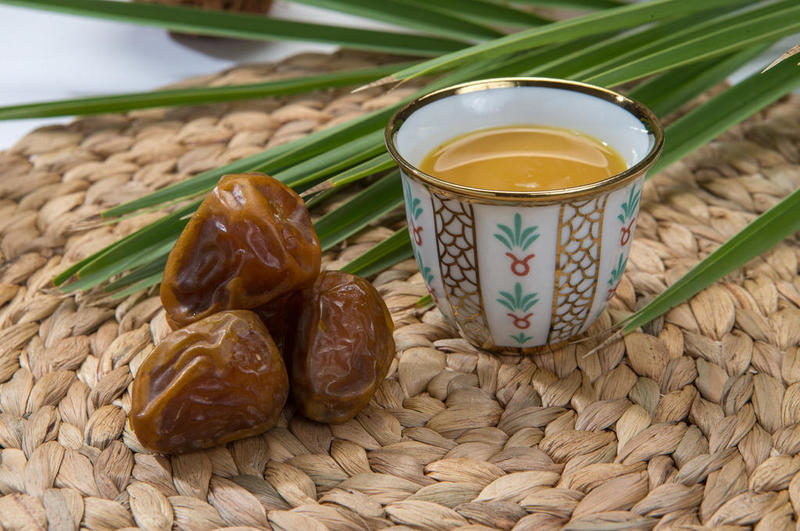 طريقة عمل القهوة السعودية الشقراء على أصولها بالهيل والقرنفل