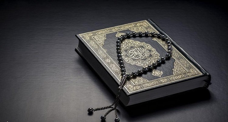 هل يجوز قراءة القران وانا امشي؟ حكم قراءة القرآن أثناء ممارسة الأعمال